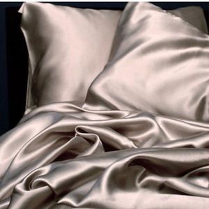 Bye Bye Wrinkles- 2 satin standard pillowcases